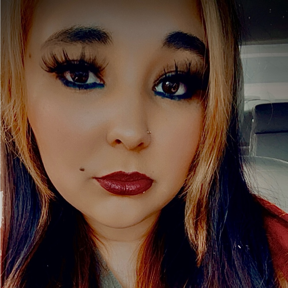 Meet your Posher, Taya